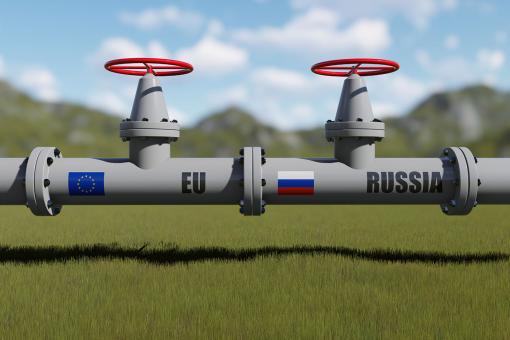 gas-pipeline-with-flags-of-Russia-and-EU