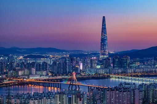Cityscape night view of Seoul, South Korea at sunset time.