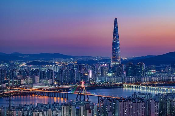 Cityscape night view of Seoul, South Korea at sunset time.